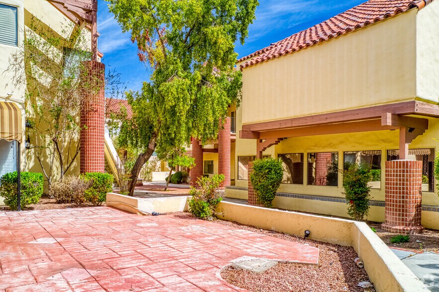 More Photos Of 2800 W Sahara Ave, Las Vegas Storefront For Lease