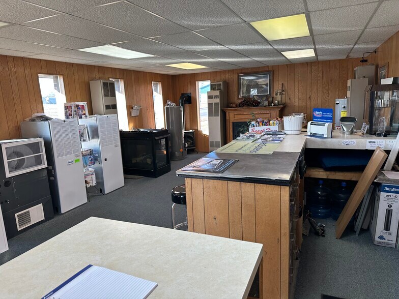 More Photos Of 546 W 5th St, Clare Flex For Sale