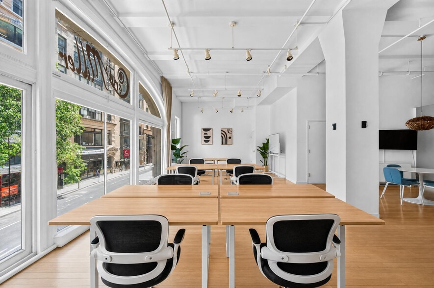 More Photos Of 40-42 W 17th St, New York Apartments For Lease