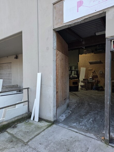 More Photos Of 8322 130th St, Surrey Warehouse For Sale