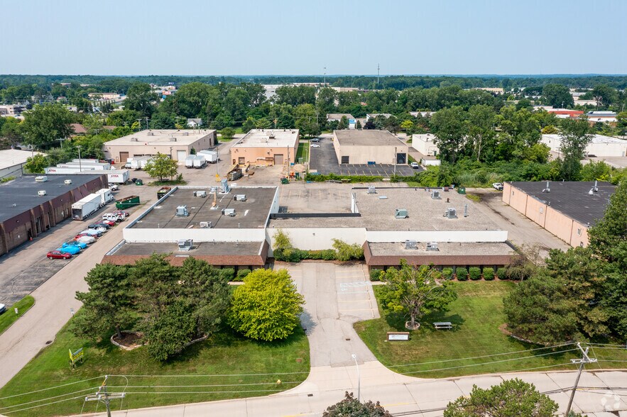 More Photos Of 5815 E Executive Dr, Westland Manufacturing For Lease