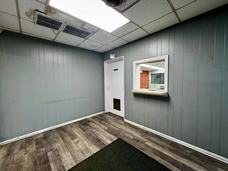More Photos Of 235 S Hampton Ave, Johnsonville Warehouse For Sale