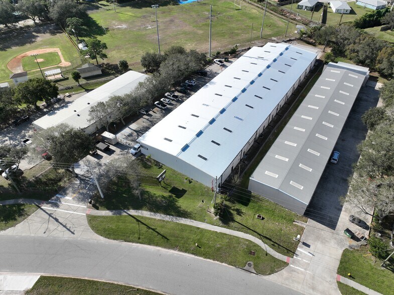 More Photos Of 2280 Avocado Ave, Melbourne Warehouse For Lease