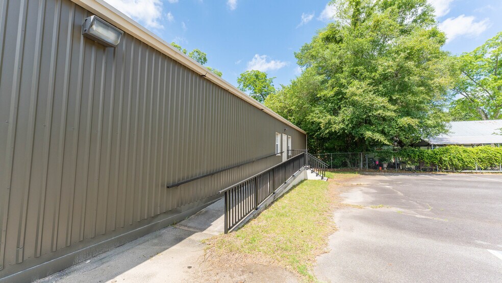 More Photos Of 615 N Main St, Moultrie Flex For Sale