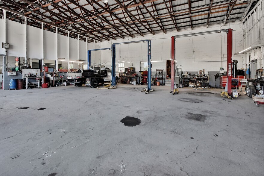 More Photos Of 309 S Florida Ave, Deland Auto Repair For Sale