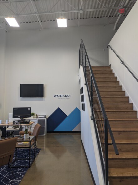 More Photos Of 2307 Thornton Rd, Austin Flex For Lease