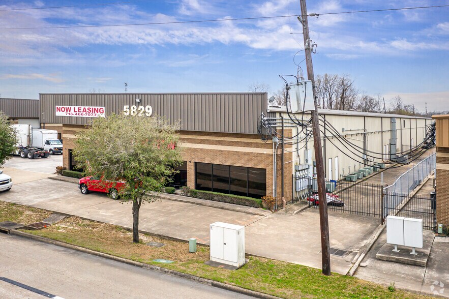 More Photos Of 5829 W Sam Houston Pky N, Houston Light Distribution For Lease