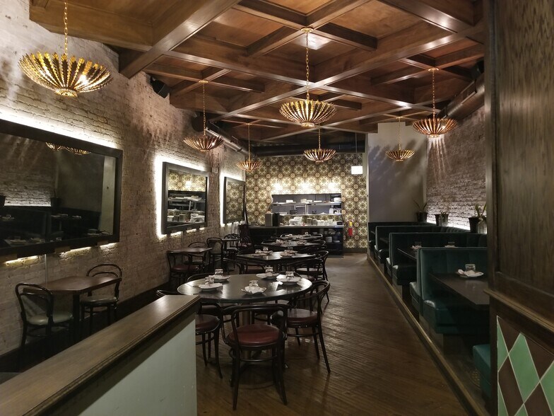 More Photos Of 738 W Randolph St, Chicago Storefront For Sale