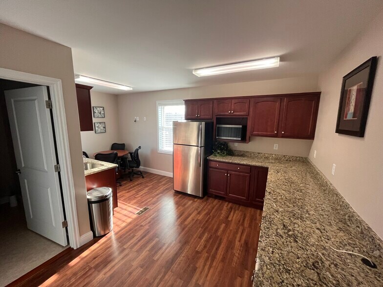 More Photos Of 22 BRADY DR, Hudson Office For Lease