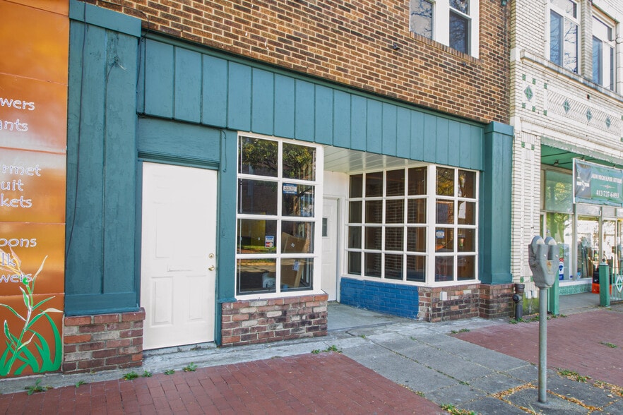 Primary Photo Of 710 Wood St, Pittsburgh Storefront Retail Residential For Lease