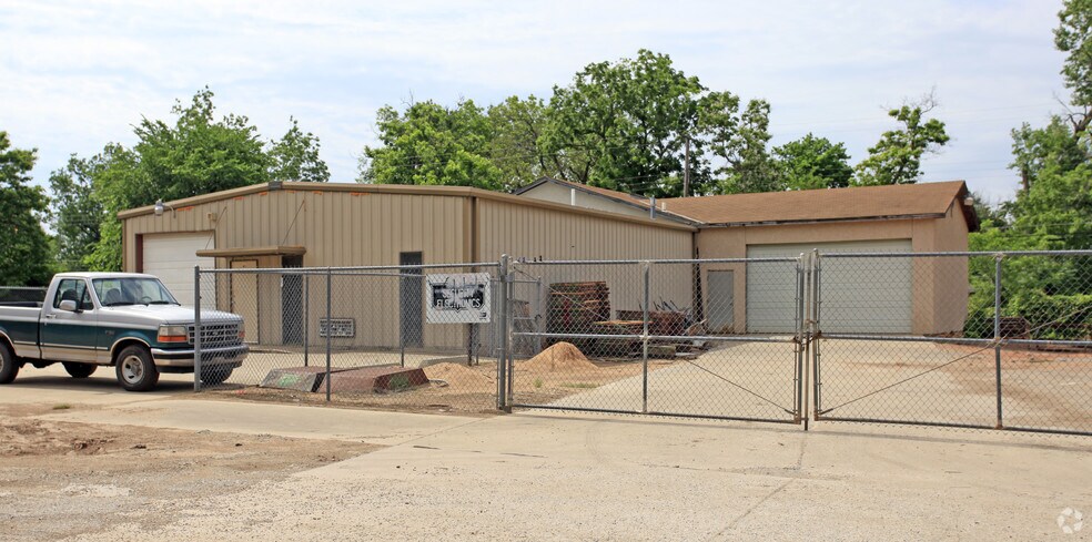 More Photos Of 1128 SW 17th St, Oklahoma City Warehouse For Sale