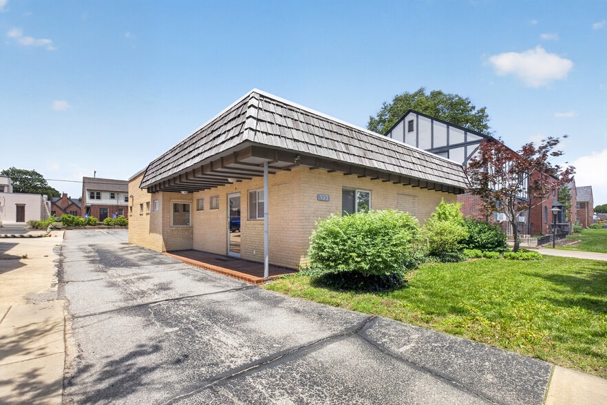 More Photos Of 133 N Glendale St, Wichita Office For Sale