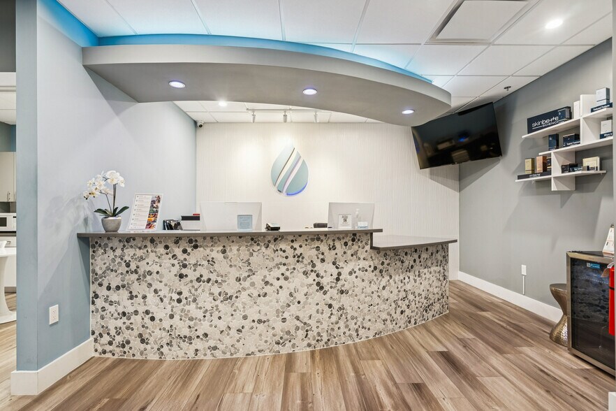 More Photos Of 55 Willow Ln, Marlboro Medical For Lease