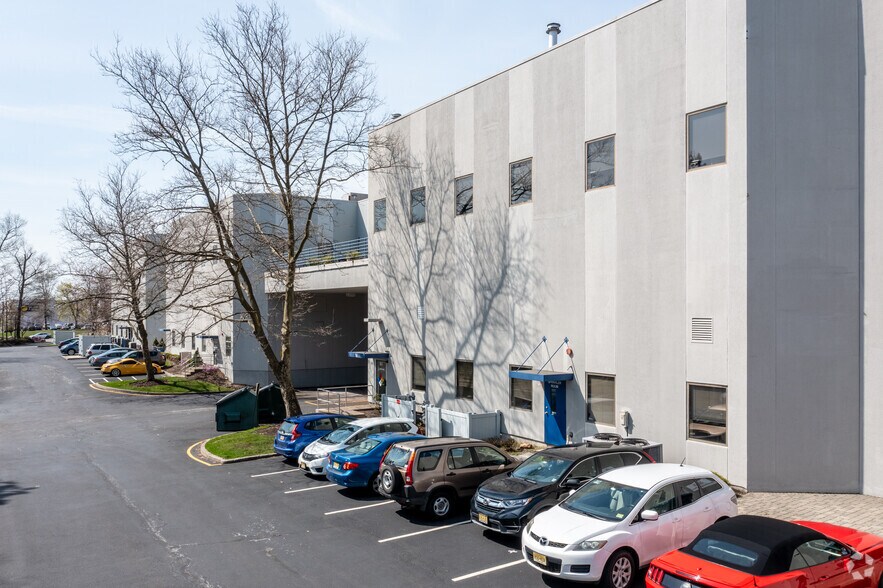 More Photos Of 2 Cranberry Rd, Parsippany Warehouse For Lease