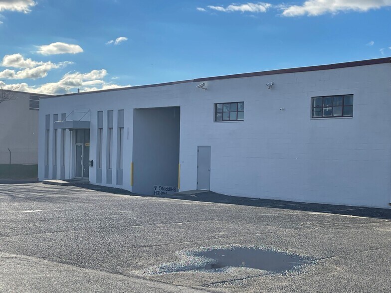More Photos Of 150 Commerce Rd, Carlstadt Warehouse For Lease