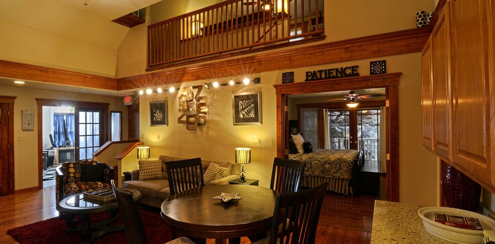 More Photos Of 160 Spring St, Eureka Springs Hospitality For Sale