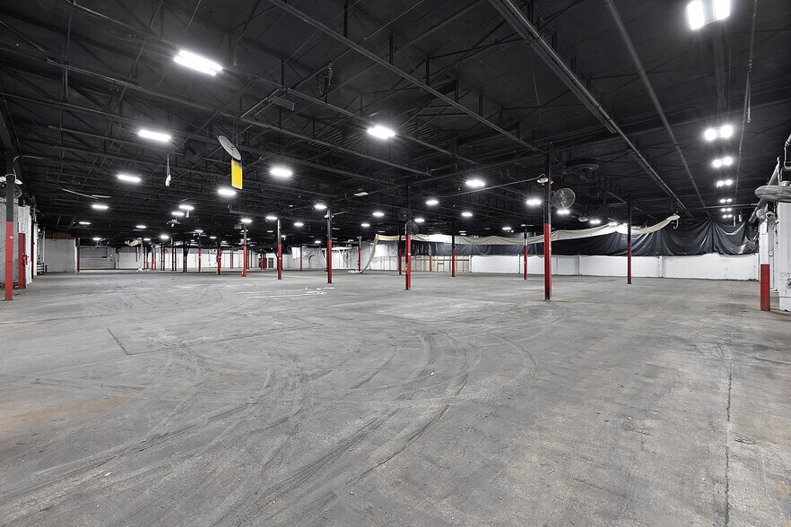 More Photos Of 412 W Beecher St, Adrian Manufacturing For Lease