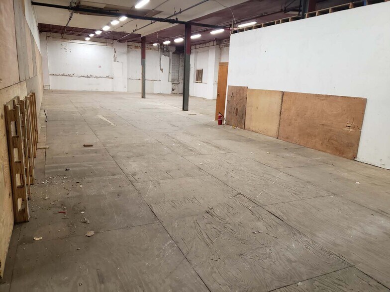 More Photos Of 8949 129 St, Richmond Hill Warehouse For Lease