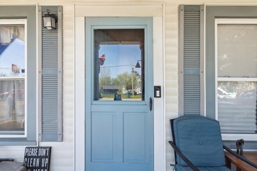 More Photos Of 28080 Waltz Rd, New Boston Restaurant For Sale