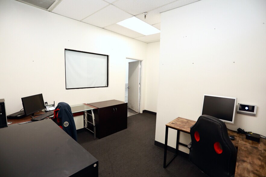 More Photos Of 4301 S Valley View Blvd, Las Vegas Warehouse For Lease