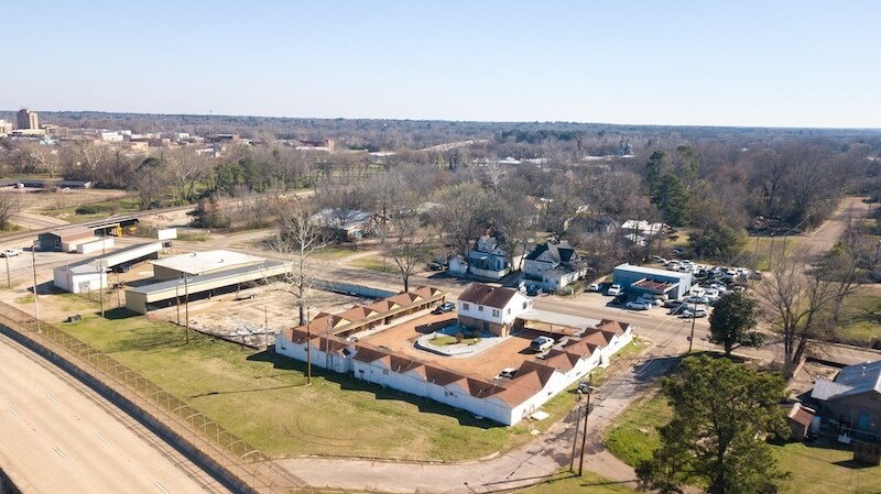 More Photos Of 1220 W 7th St, Texarkana Apartments For Sale