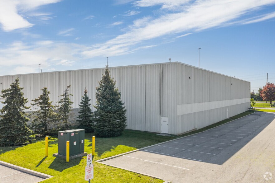 More Photos Of 2351 Upper Middle Rd E, Oakville Warehouse For Lease