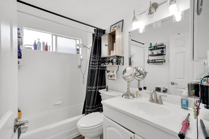 More Photos Of 6225 Reseda Blvd, Tarzana Apartments For Sale