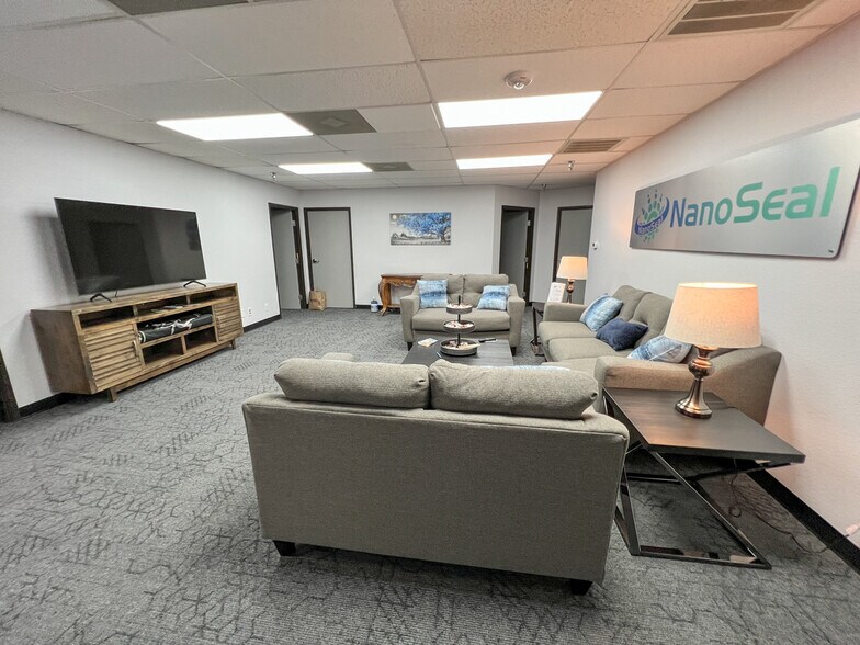 More Photos Of 108 Commercial Cir, Conroe Office Residential For Lease