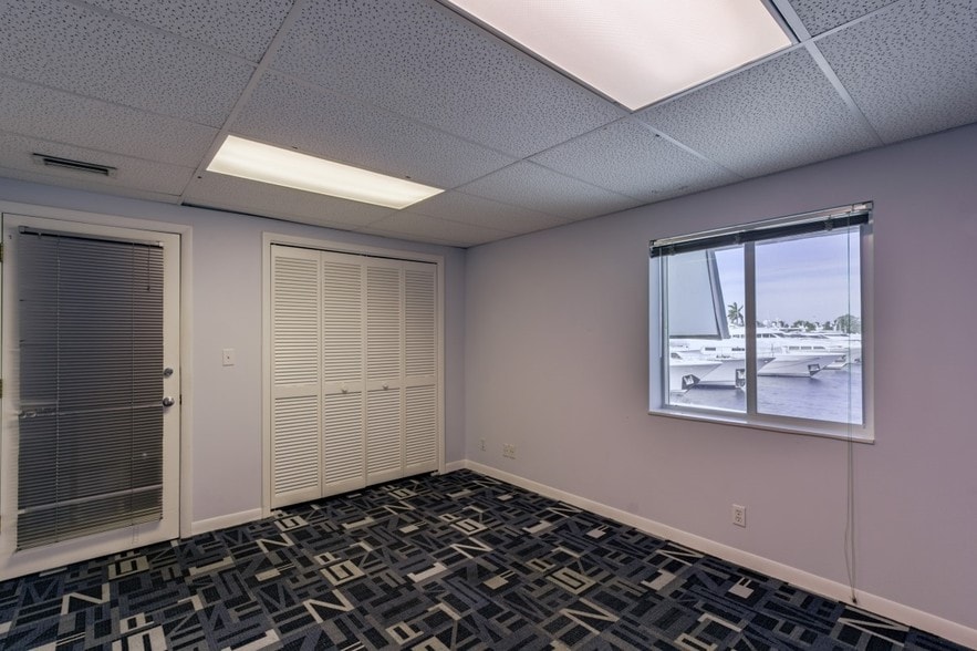 More Photos Of 429 Seabreeze Blvd, Fort Lauderdale General Retail For Sale