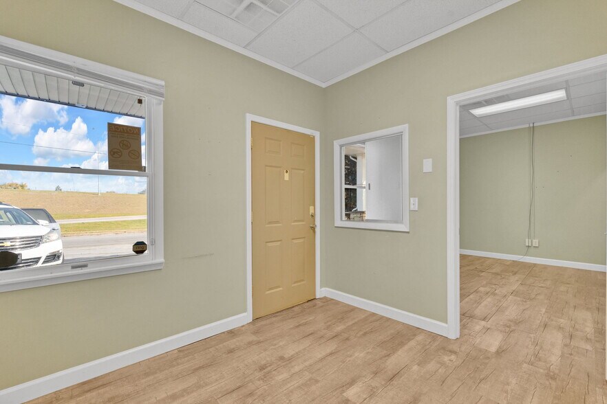 More Photos Of 401 Elm St, Johnson City Freestanding For Sale