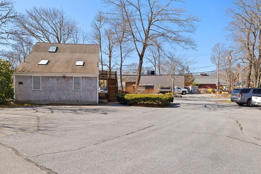 More Photos Of 15 Simpson Ln, Falmouth Office For Sale