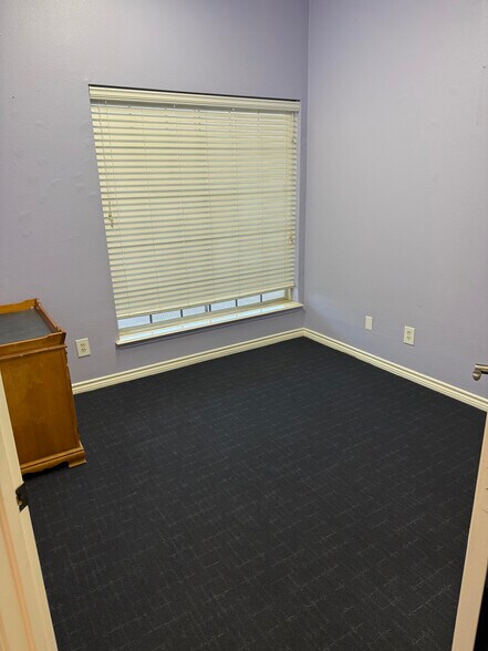 More Photos Of 1650 W Chapman Dr, Sanger Medical For Lease