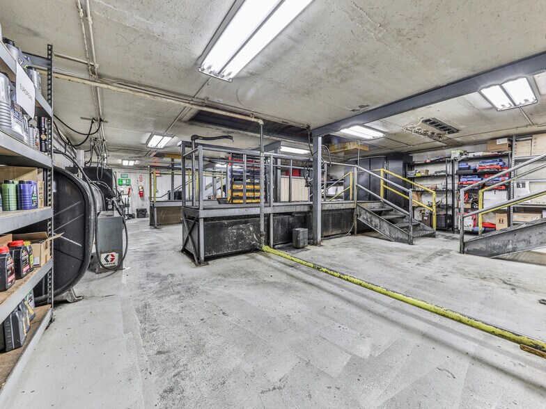 More Photos Of 4435 State Bridge Way, Alpharetta Auto Repair For Sale