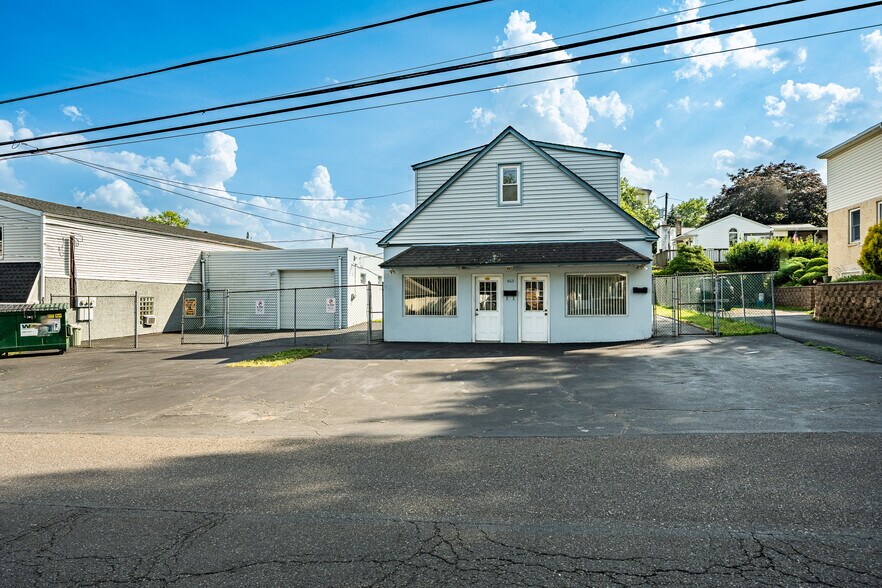 More Photos Of 663 Clearview Ave, Trevose Light Manufacturing For Sale