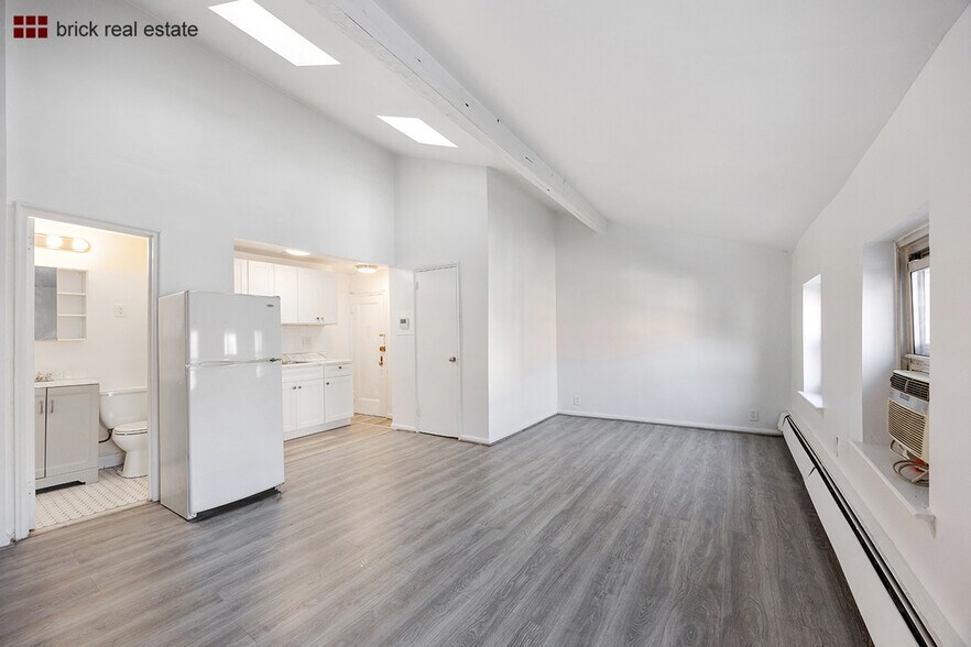 More Photos Of 65 Atlantic Ave, Brooklyn Apartments For Sale