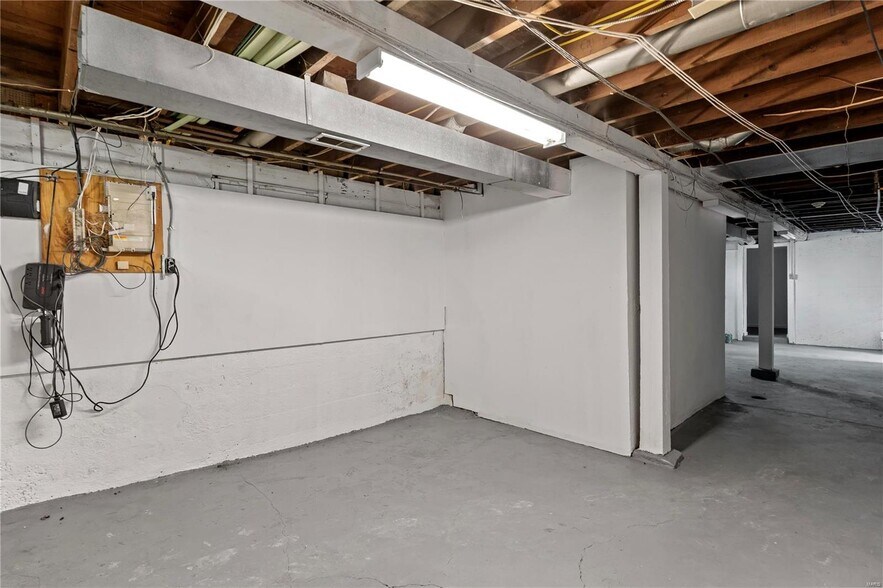 More Photos Of 7228 West Florissant Ave, Jennings Office For Sale