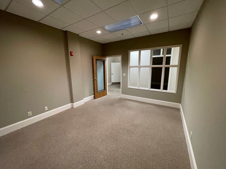 More Photos Of 2009-2011 4th Ave N, Birmingham Office For Sale