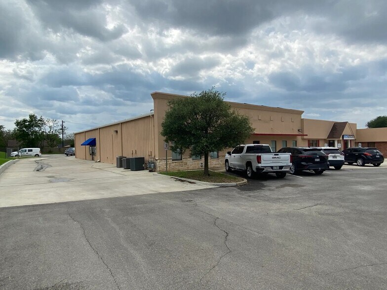 More Photos Of 3206 Longmire Dr, College Station Loft Creative Space For Lease