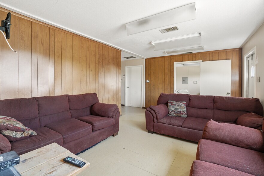 More Photos Of 298 State Highway 239, Kenedy Specialty For Sale