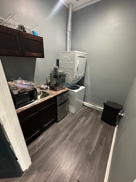 More Photos Of 3904-3910 Augusta Rd, Greenville Unknown For Lease