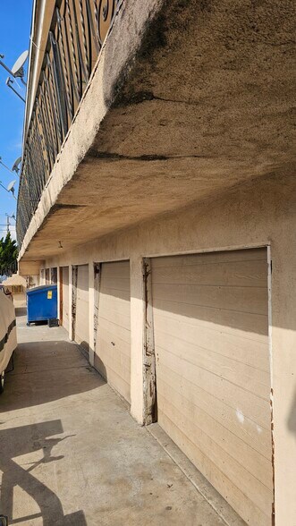 More Photos Of 1004 N Poinsettia Ave, Compton Apartments For Sale