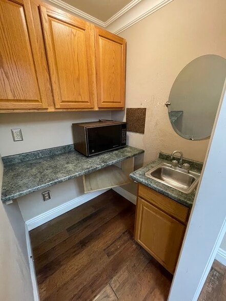 More Photos Of 943-945 Airport Blvd, South San Francisco Service For Lease