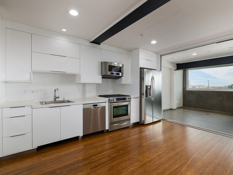 More Photos Of 227 California St, El Segundo Loft Creative Space For Lease