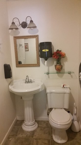 More Photos Of 300 S Volusia Ave, Orange City Hotel For Lease