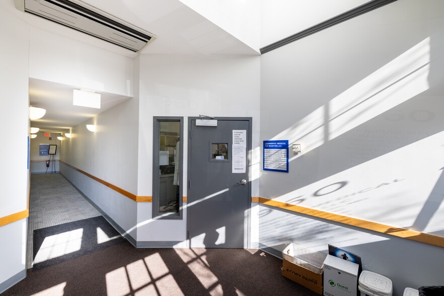 More Photos Of 954-960 Main St, Branford Medical For Lease
