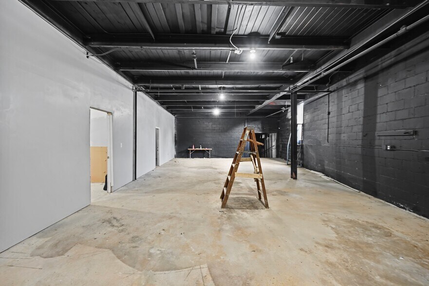 More Photos Of 1530 Nabell Ave, East Point Warehouse For Lease