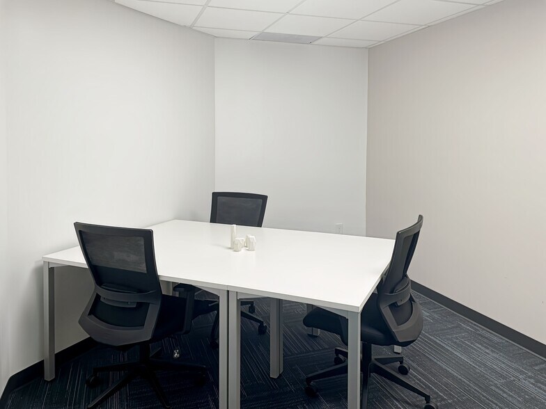 More Photos Of 4200 Fashion Square Blvd, Saginaw Coworking Space