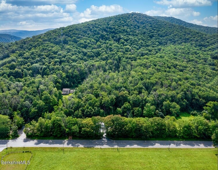 More Photos Of 1099 New Ashford Rd, Williamstown Veterinarian Kennel For Sale