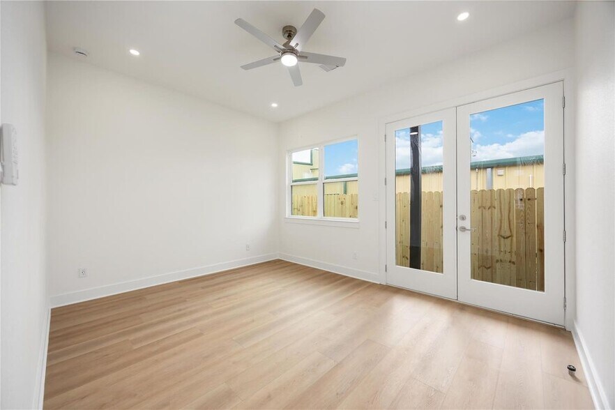 More Photos Of 422 E 41st St, Houston Multifamily For Sale