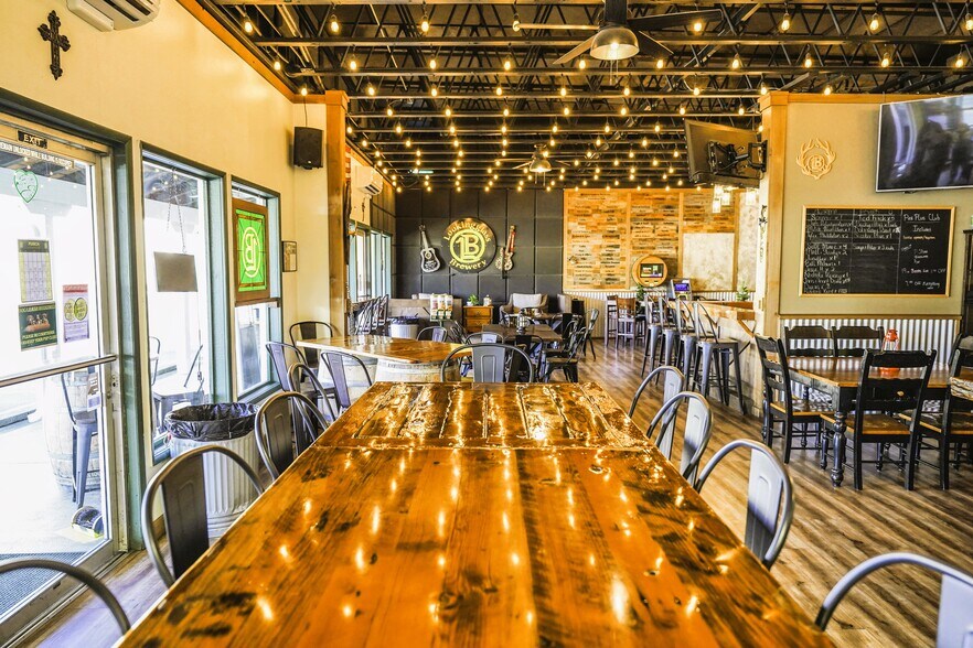 More Photos Of 192 Main St, Winston Bar For Sale